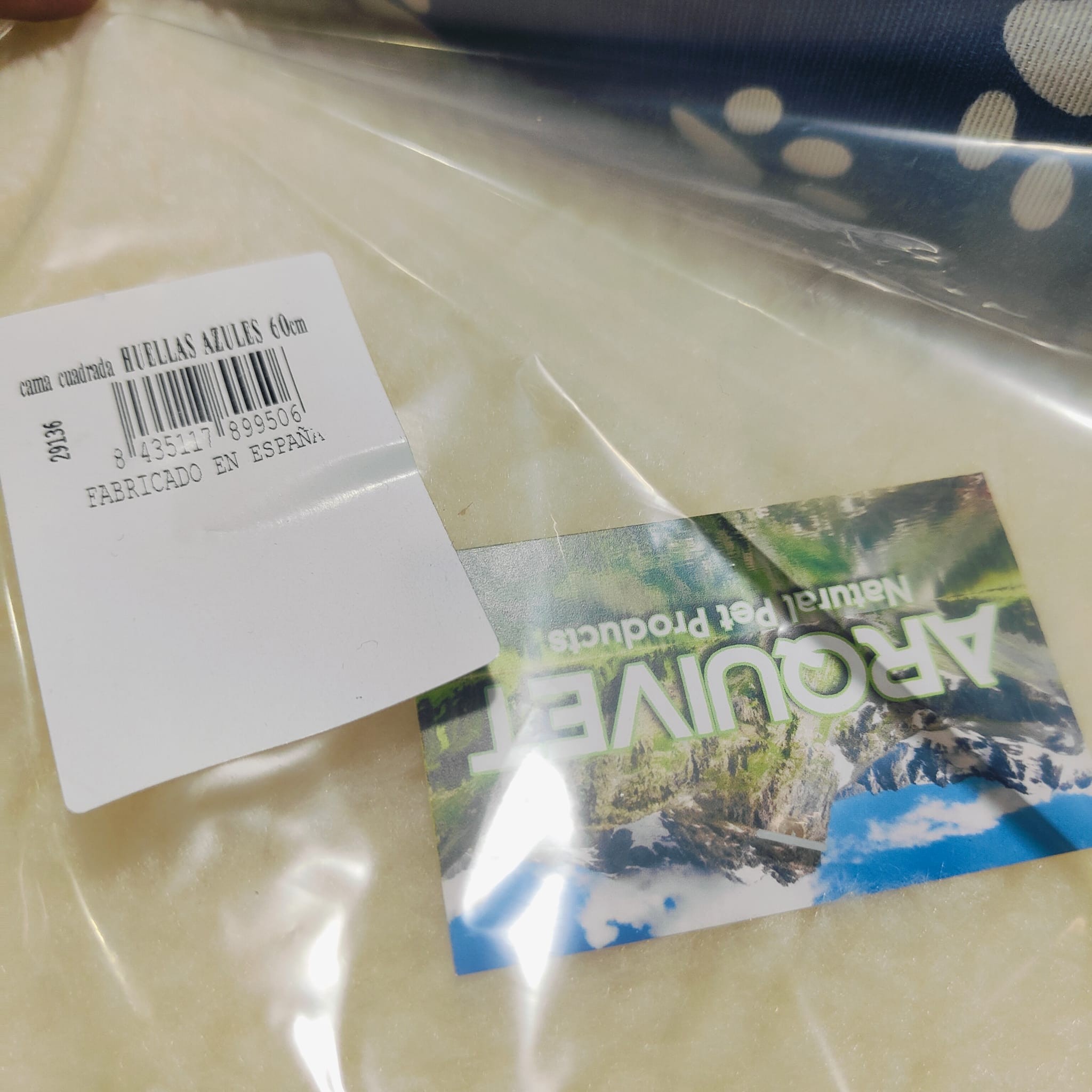 Cama cuadrada huellas azules - Imagen 4